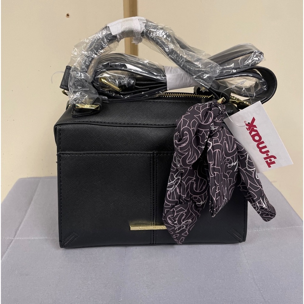 NWT $78 Steve Madden Black and Gold Breese Crossbody Faux Leather Purse Handbag